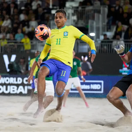 Brasil ganha do México no último segundo e avança na Copa do Mundo de Futebol de Areia.