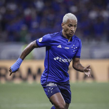 O Cruzeiro ofereceu cerca de 7 milhões de euros ao Al-Hilal, da Arábia Saudita, para comprar em definitivo o meio-campista Matheus Pereira, de 27 anos.