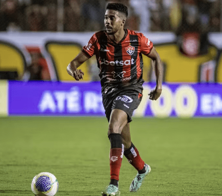 Willian Oliveira evita apontar culpados por nova derrota e nega “terra arrasada” no Vitória